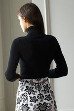 Load image into Gallery viewer, Skirt, Jacquard knit midi skirt in black
