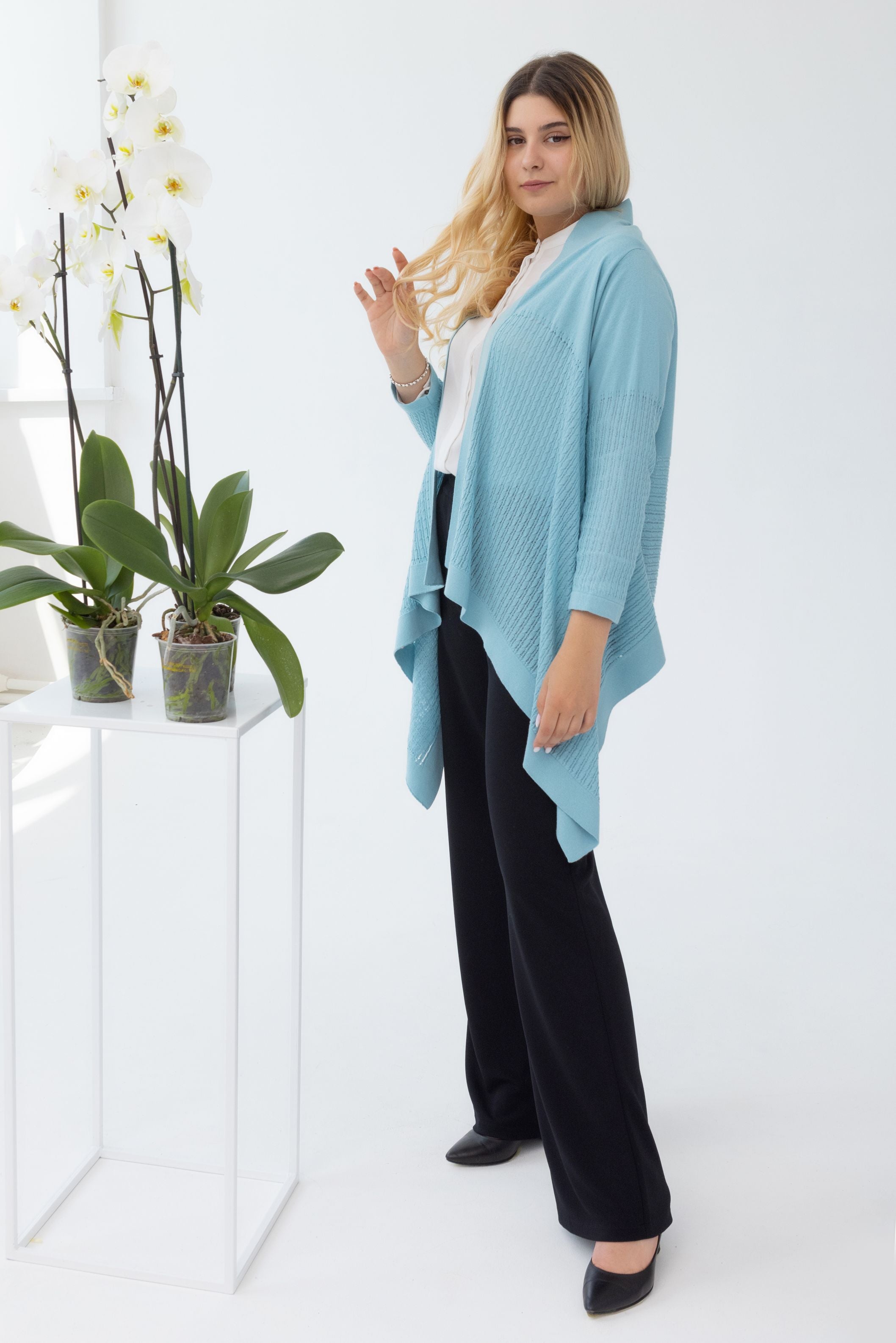 Classic triangle cardigan blue light