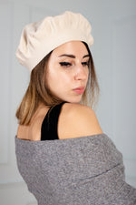 Load image into Gallery viewer, Merino wool beret white
