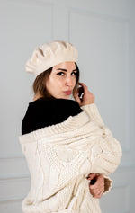 Load image into Gallery viewer, Merino wool beret white
