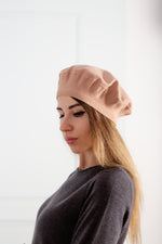 Load image into Gallery viewer, Merino wool beret pale pink
